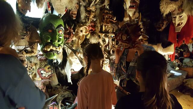 Welche der zehntausend Masken im internationalen Maskenmuseum Diedorf mit der weltweit größten Sammlung ist jetzt meine ganz besondere?