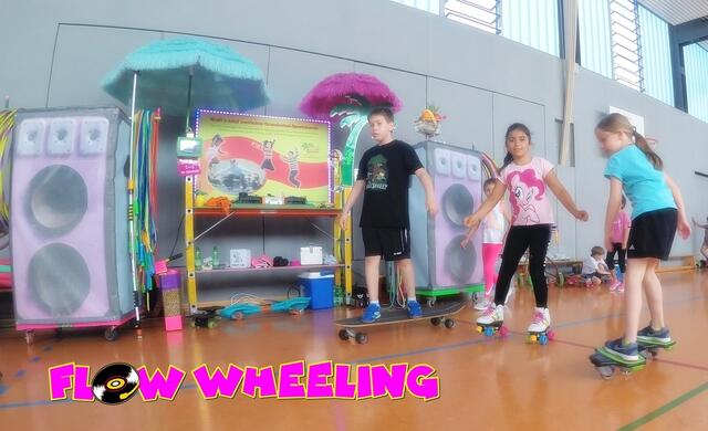 Rollspaß in der Turnhalle