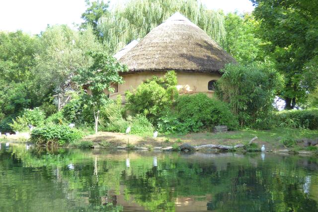 Indigene Hütte am Sambesi bei der Rundfahrt zu sehen