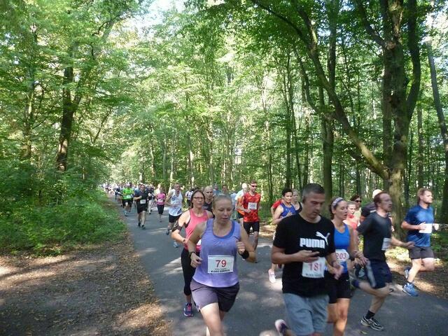 10-Kilometer-Läufer auf den ersten hundert Metern.