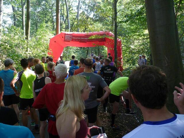 Startaufstellung für die 10-Kilometer-Läufer/innen.