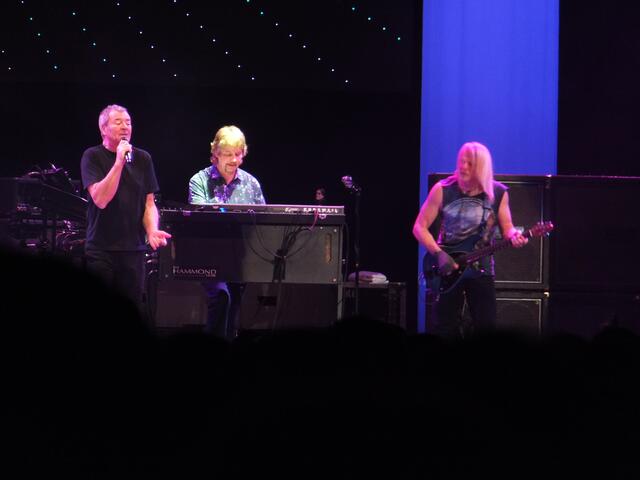 Deep Purple in der Jahrunderthalle Frankfurt, links Ian Gillan