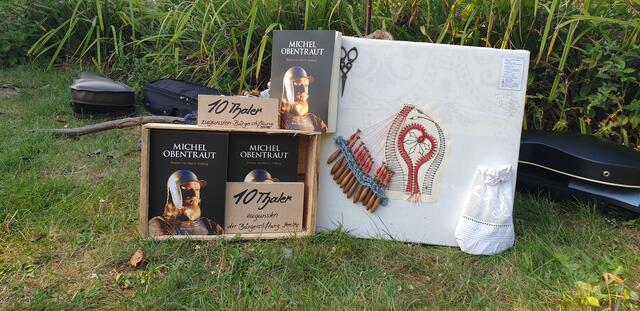 Das ist der Roman zum Leben und Sterben von Obentraut. Zu bekommen in Buchladen in Seelze oder in der Stadtverwaltung. Der Reinerlösgeht übrigens zur Seelzer Bürgerstiftung.