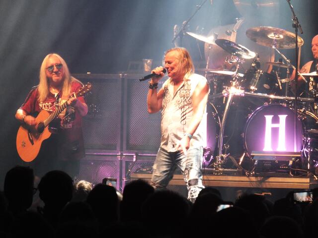 Uriah Heep links Mick Box ein Mitglied der ersten Stunde, rechts Bernie Shaw ein Supersänger