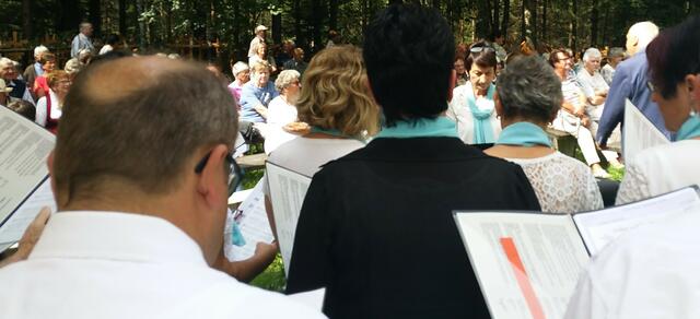 er singt sich ein: der Gotteslob Chor Merazhofen