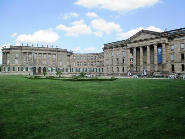 Schloss Wilhelmshöhe: Das Bild zeigt rechts das Museum.