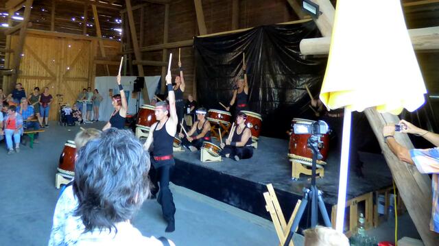 Auftritt der Taiko-Trommler aus Nordstemmen - bekannt auch vom japanischen Kirschblütenfest.