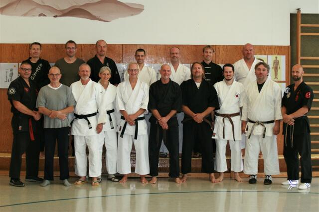 Gruppenbild mit Dame