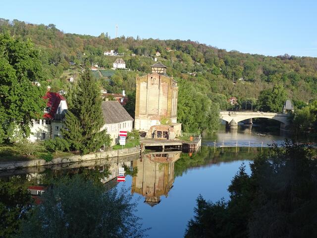 Saale und Mühle (ausgebrannt) in Bad Kösen.