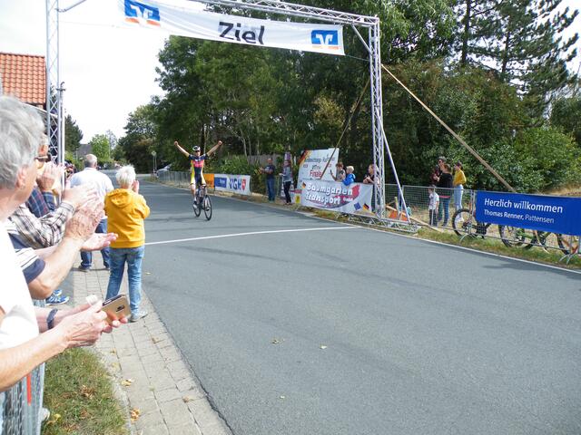 68. Nach 81 Kilometern oder neun Runden; Einfahrt des Siegers nach 2:01 h.