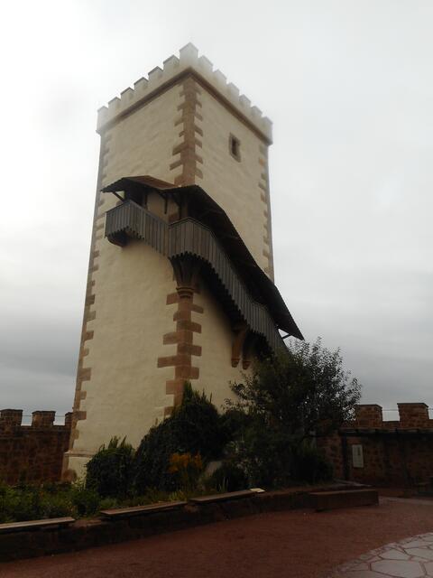 Der SÜDTURM (auch PULVERTURM genannt) auf der Burganlage.