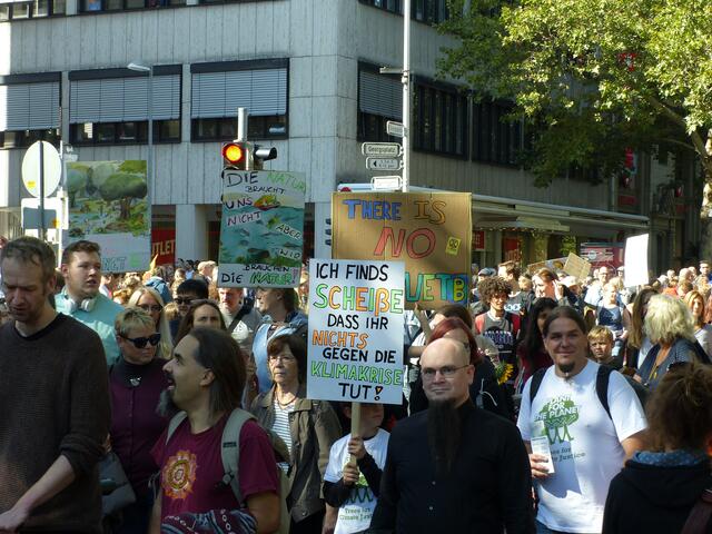 Es wird zwar was getan, doch leider viel zu wenig. Die Politik muss deutlich mehr Mut beweisen, um das Ruder herumreißen zu können.