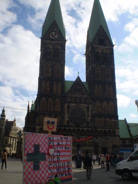 ...wie eine Schulfahne zum Weltkindertag 2019 in Bremen