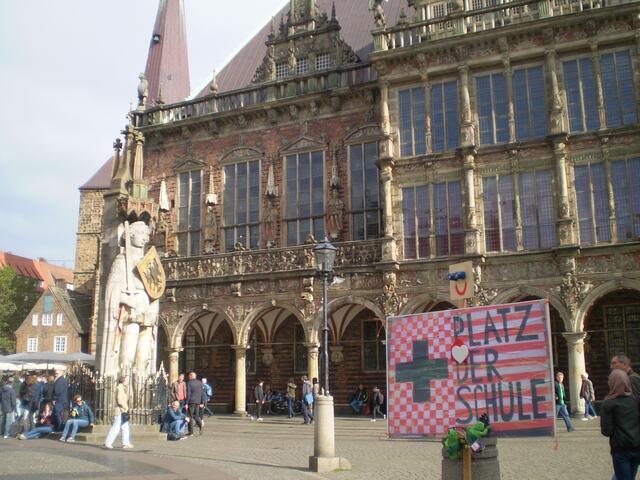 ...wie eine Schulfahne zum Weltkindertag 2019 in Bremen