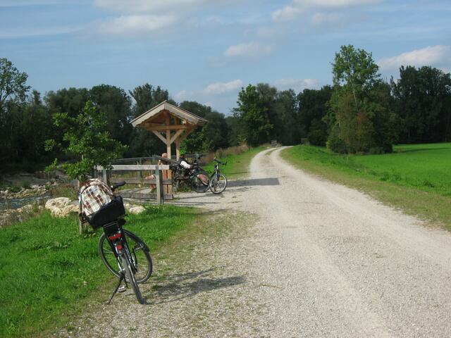 Trink-und Fotopause am Radlweg.