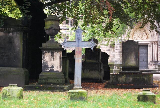 Das Grab von Georg Friedrich Grotefend auf dem Gartenfriedhof in Hannover.