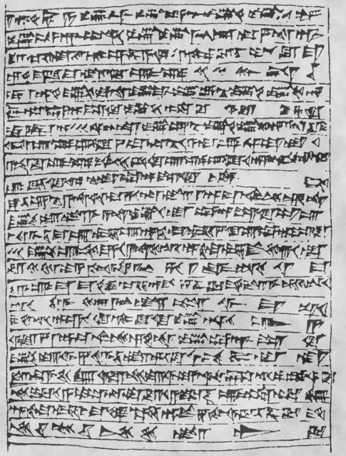 Dass die Keilschrift nicht einfach zu lesen ist und schwer zu entziffern war, erkennt hier auch der Laie. Sie zeigt einen Text Assurbanipals über den Bau eines neuen Tempels.