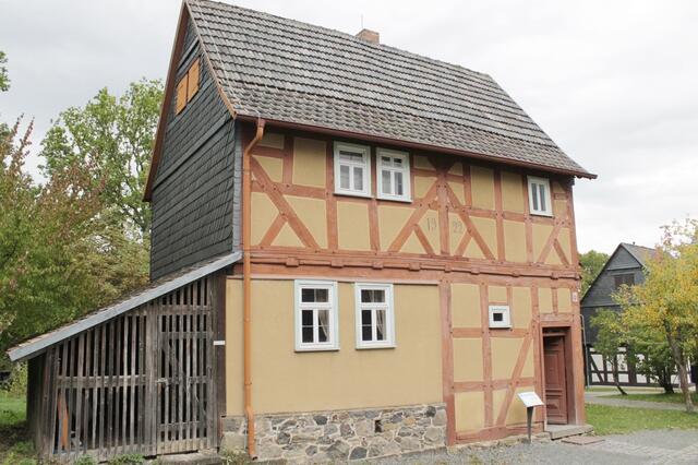 Über der Haustür steht: Anno 1786