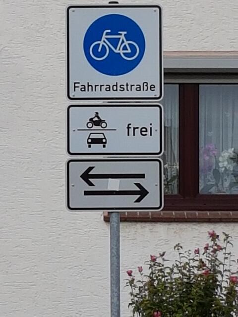 Frei? Na ja, dazu steht mehr auf dem vorherigen Bild. Weiter geht's, zum nächsten, dem letzten, dem gefährlichsten(!) Bild ....