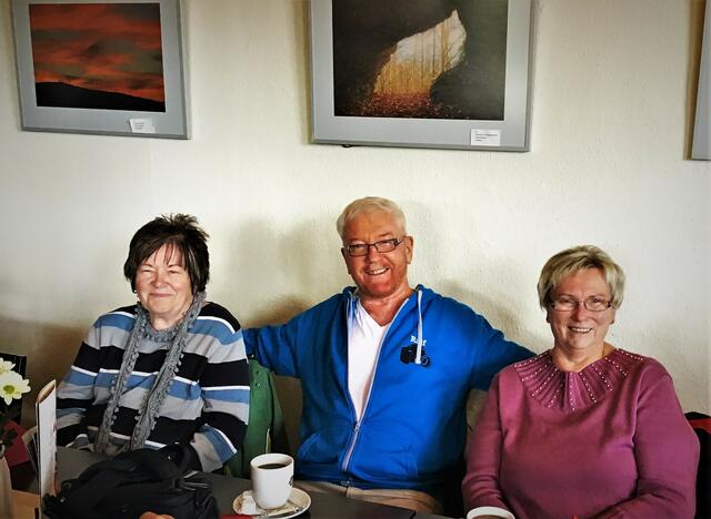 Eingerahmt von 2 Damen unseres Clubs..., nun ja,  warum auch nicht! ;-)))