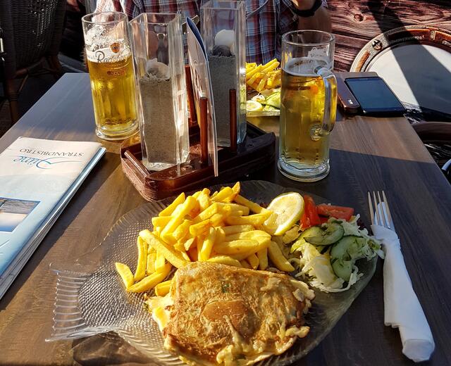 Auf Empfehlung! Leckere Fischgerichte im Strandbistro mit Blick auf die Vinetabrücke - Seebrücke Zinnowitz.