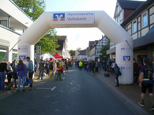 Stimmungsbild „Nach dem Lauf“ auf der Poststraße.