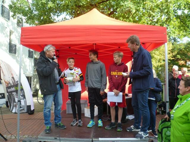 Siegerehrung Burgdorfer Spargel-Lauf 2019: 2,5 km.