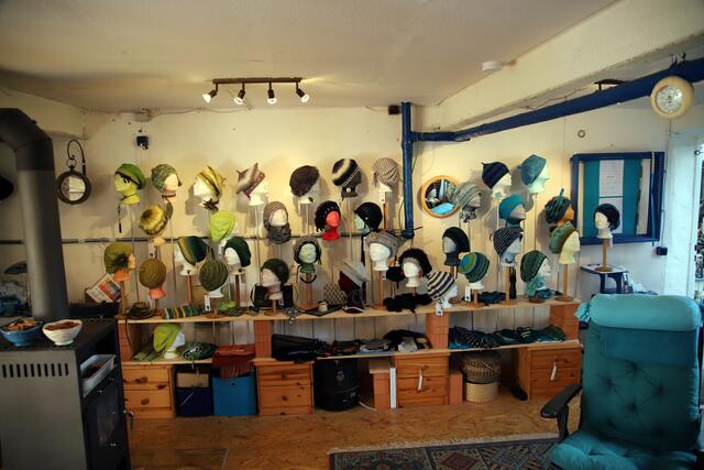 Gemütliches Ambiente, breite Vielfalt und aussergewöhnliche Schmuckstücke präsentiert das Atelier "Walk in Beauty!