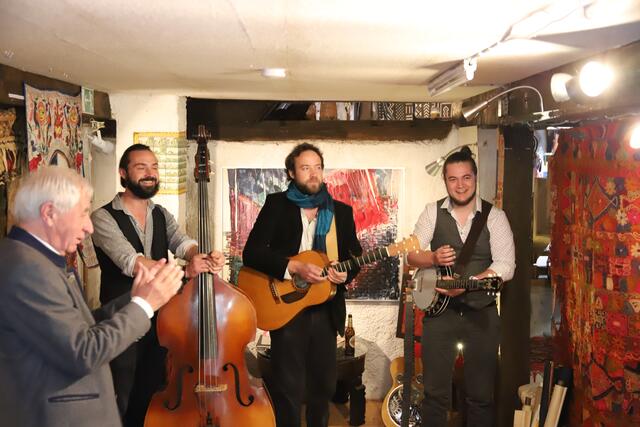 Mdl. a.D. Max Strehle und die Gruppe Westwood-bluegras-band bei  der Vernisage der großen Textilausstellung 2019