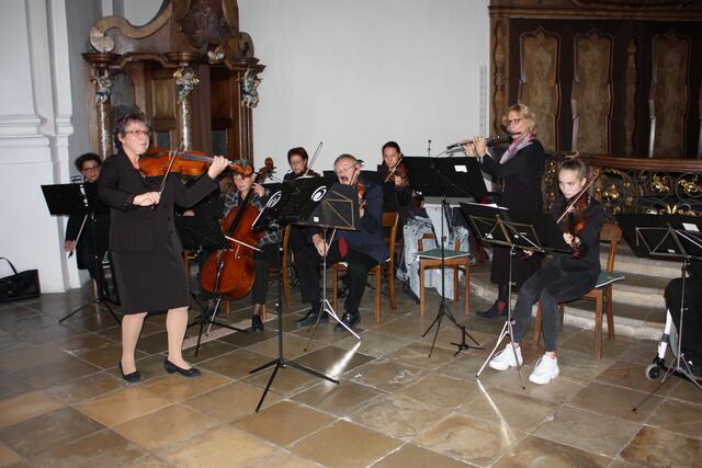 Das Orchester der Musikschule Dillingen unter Leitung von Heidrun Krech-Hemminger begleitete das Konzert instrumental