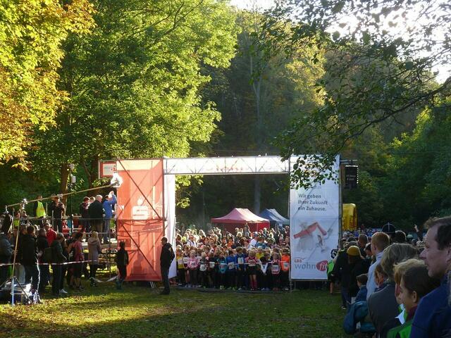 Startaufstellung zum Kinderlauf über zwei Kilometer.