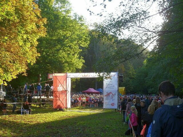 … und gleich geht’s los über 42 Kilometer durch die Bergwelt von Wernigerode mit einer großen Schleife über Ilsenburg und zurück zum Forsthaus in Hasserode.