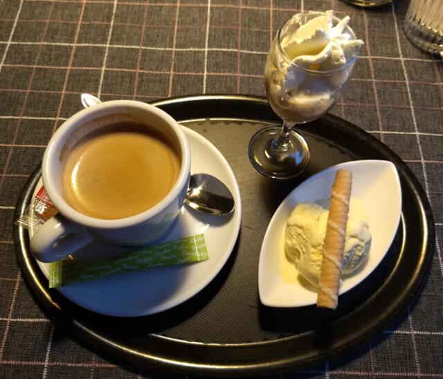 Das Gedeck nannte sich Hauskaffee, lecker mmmm