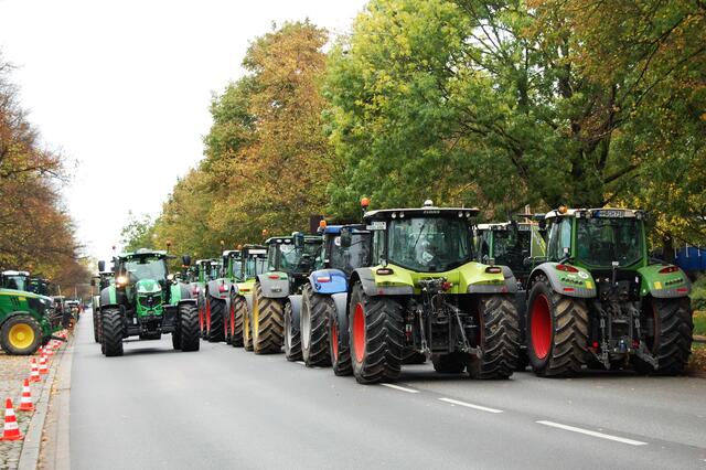 2000 sollen es etwa gewesen sein, die Hälfte war erwartet worden. Daran kann man ermessen, wie frustriert die Landwirte sind.