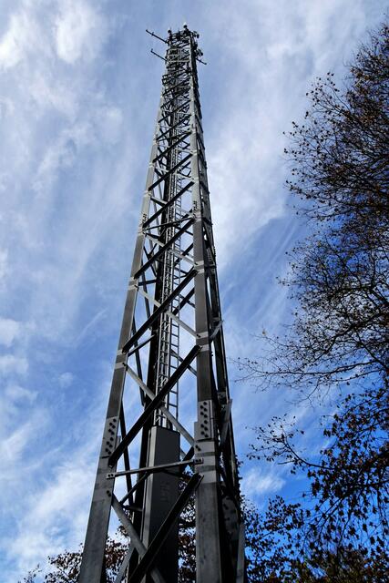 der Mast am Weißen Hirsch versorgt den im Bodetal liegende Erholungsort Treseburg mit dem Fernsehprogramm