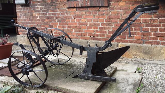 gleiches Modell, aber ganz aus Eisen, Ansicht links, Brüdernhof, Hausnummer 38