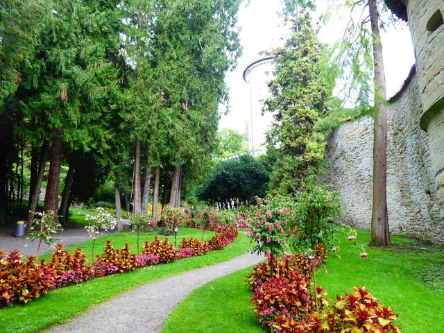 An der Stadtmauer entlang