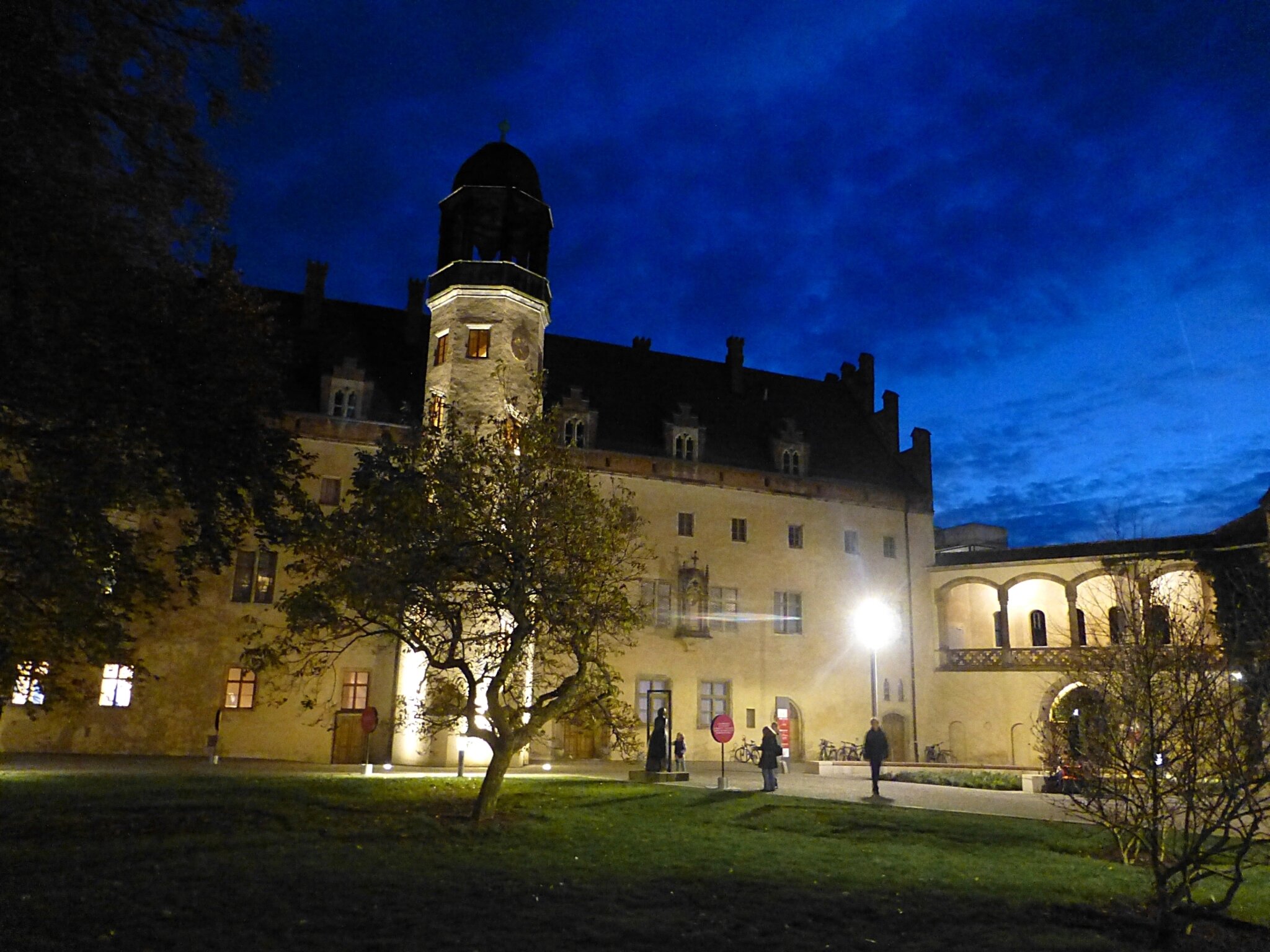 Wittenberger Lutherhof mit Lutherhaus im Abendlicht Lutherstadt