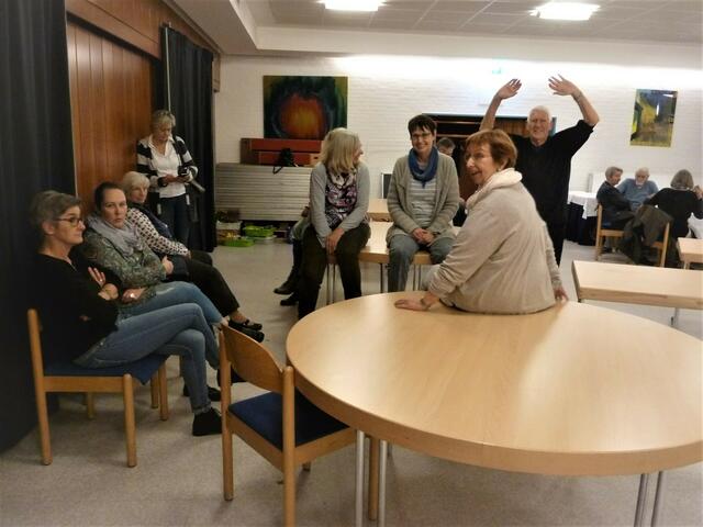 Eine Ausstellung ist schön, aber am Abend des 2. Tages tut Sitzen gut