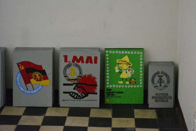 ehemalige Plakate der DDR