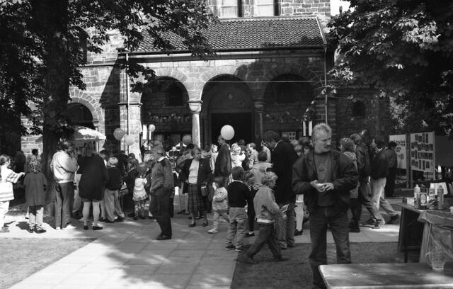 Pfarrfest zur 100-Jahr-Feier der St. Bernwardkirche in Döhren.