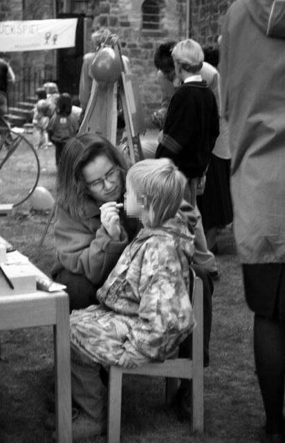 Pfarrfest zur 100-Jahr-Feier der St. Bernwardkirche in Döhren: Kinderschminken