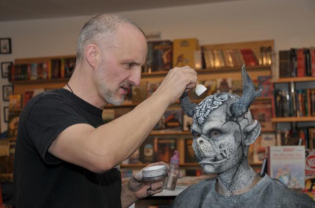 Bodypainting-Künstler Enrico Lein verwandelt Marlena