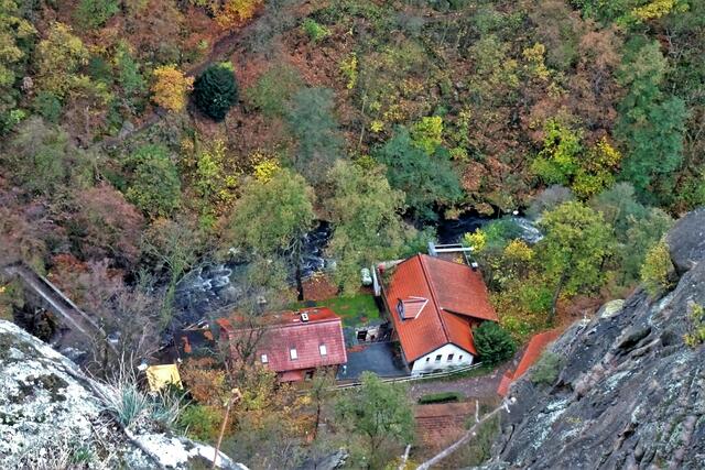 in fast 200 m Tiefe befindet sich im Bodetal die Gaststätte Königsruh