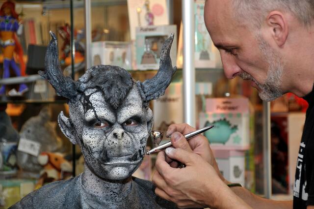 Bodypainting-Künstler Enrico Lein verwandelt Marlena