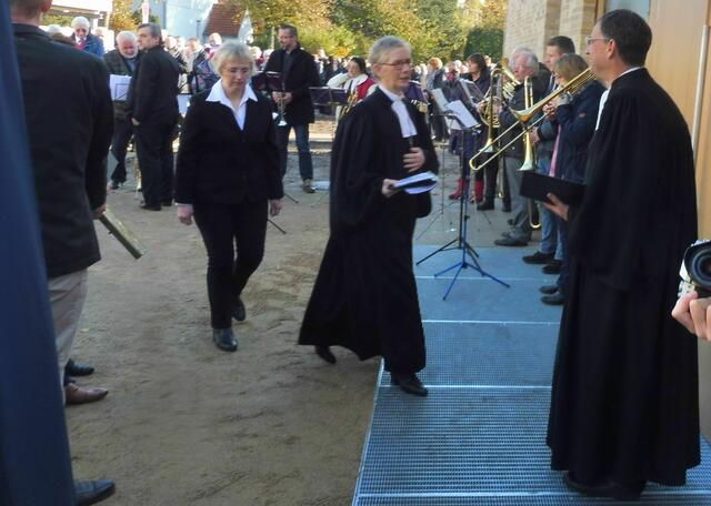 Hausherr empfängt Landessuperintendentin.