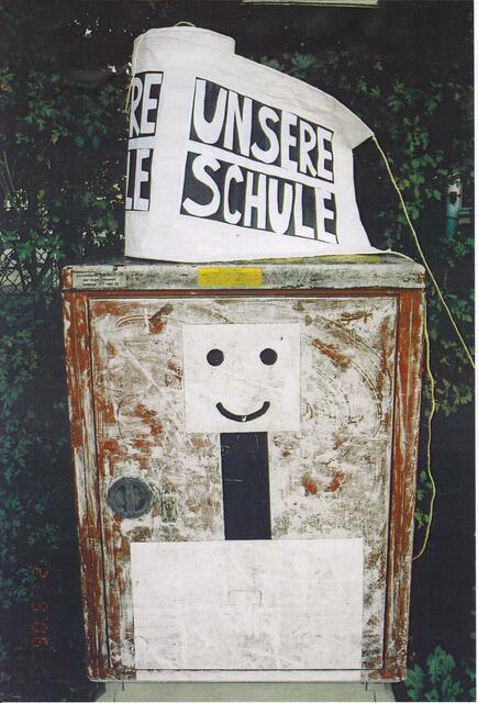 Schaltkasten vor der Schule Osterholz in Bremen (2012)