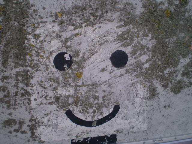 Das Gesicht auf dem Meilenstein der Bremer Schule am 13. November 2019