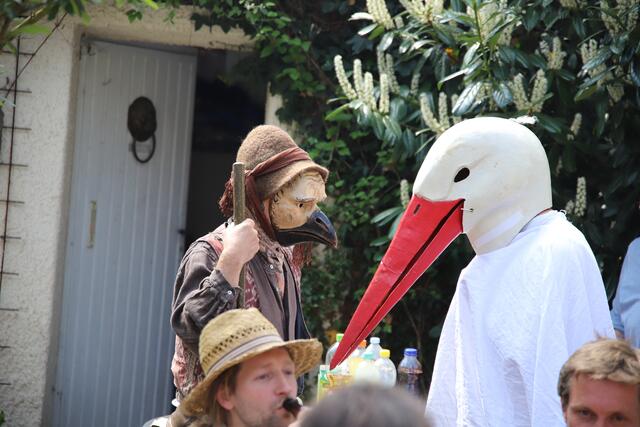 Maienschalk beim Diedorfer Maimarkt und Künstlerfest am Maskenmuseum