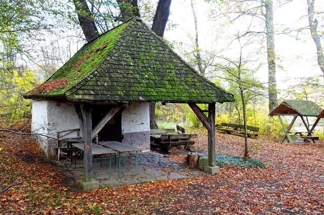 die alte Gerichtslaube aus dem 17. Jahrhundert